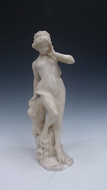 大理石　女神　彫像　裸婦