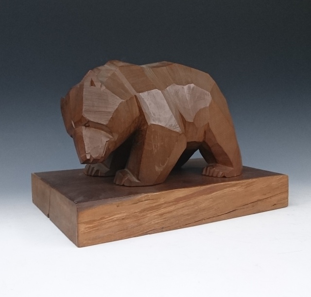 彫刻　北海道熊