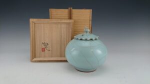 三浦小平二 青磁仔らくだ香炉